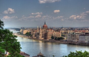 Caccia al tempo di Budapest: Guida TV  - TV Sorrisi e Canzoni