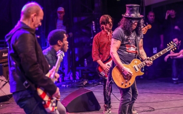 Turn It Up! A Celebration of Electric Guitar: Guida TV  - TV Sorrisi e Canzoni