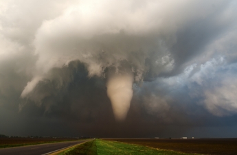 Caccia al tornado: Guida TV  - TV Sorrisi e Canzoni