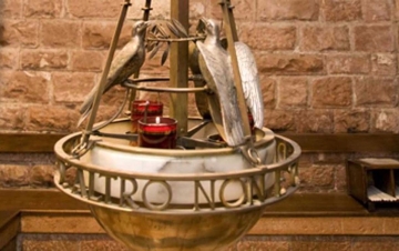 Santa Messa e offerta olio per la Lampada Votiva: Guida TV  - TV Sorrisi e Canzoni