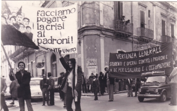 L'Italia in 4d - Anni '70: Teste Calde: Guida TV  - TV Sorrisi e Canzoni