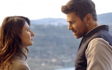 Dietro Le Quinte Di "Le Tre Rose Di Eva 4": Guida TV  - TV Sorrisi e Canzoni