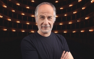 La Classica domanda - Toni Servillo: Guida TV  - TV Sorrisi e Canzoni