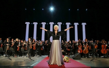 Raina Kabaivanska Gala Concert - parte 1: Guida TV  - TV Sorrisi e Canzoni