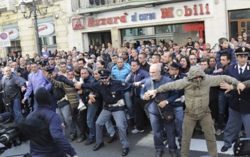 Infinito crimine. Indagine sulla `Ndrangheta: Guida TV  - TV Sorrisi e Canzoni