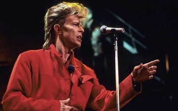 Bowienext - Nascita di una galassia: Guida TV  - TV Sorrisi e Canzoni