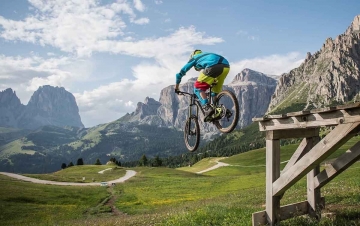 Sellaronda Hero: Guida TV  - TV Sorrisi e Canzoni