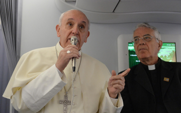 Conferenza stampa sul volo di ritorno da Dublino: Guida TV  - TV Sorrisi e Canzoni