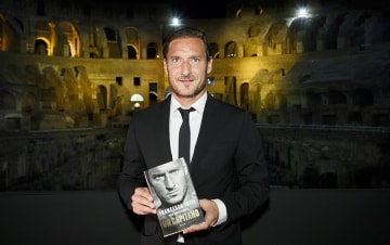Un Capitano. Totti al Colosseo: Guida TV  - TV Sorrisi e Canzoni