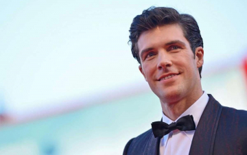 Roberto Bolle - Questa notte mi ha aperto gli occhi: Tokyo: Guida TV  - TV Sorrisi e Canzoni