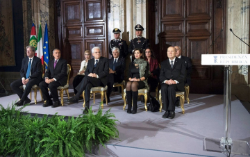 Cerimonia per lo scambio di auguri di fine anno: Guida TV  - TV Sorrisi e Canzoni