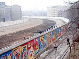 Documentario d'autore. Check Point Berlin: Guida TV  - TV Sorrisi e Canzoni
