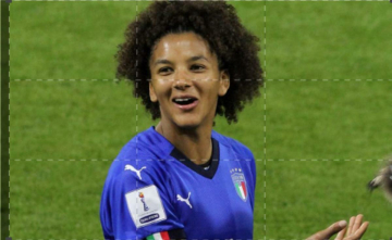 Azzurro Shocking - Come le donne si sono riprese il Calcio: Guida TV  - TV Sorrisi e Canzoni