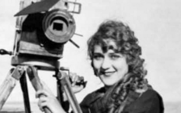 Donne di Campania: Guida TV  - TV Sorrisi e Canzoni