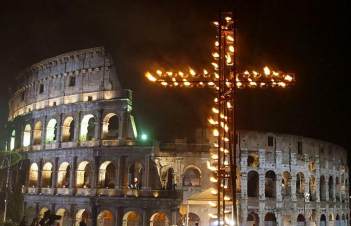 Colosseo: Celebrazione del rito della Via Crucis: Guida TV  - TV Sorrisi e Canzoni