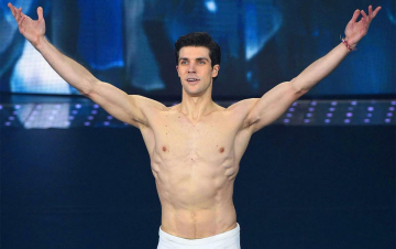 Roberto Bolle: sopra Le Stelle: Guida TV  - TV Sorrisi e Canzoni