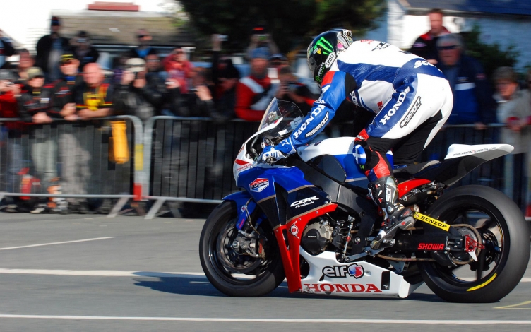 Tourist Trophy 2015: Guida TV  - TV Sorrisi e Canzoni