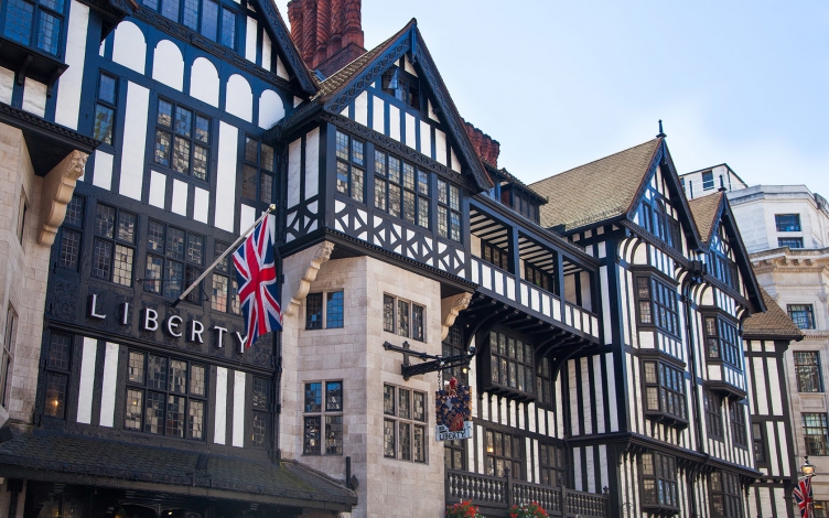 Liberty of London - Il Dietro le Quinte: Guida TV  - TV Sorrisi e Canzoni