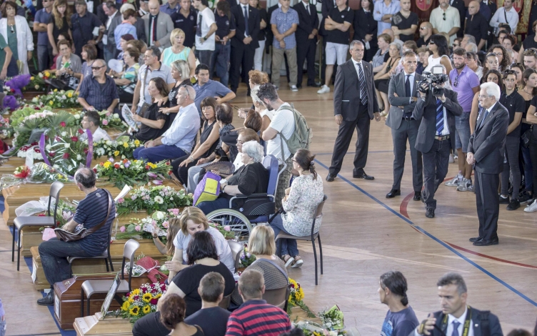 Amatrice:  Funerali solenni delle vittime del terremoto: Guida TV  - TV Sorrisi e Canzoni