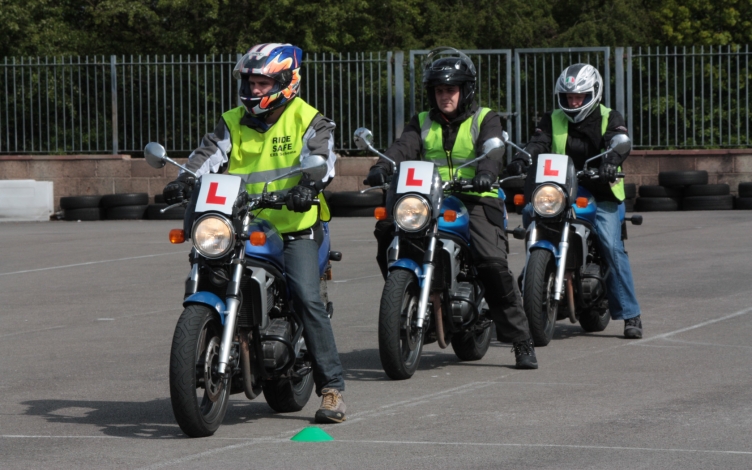 Motorbike Lessons: Guida TV  - TV Sorrisi e Canzoni