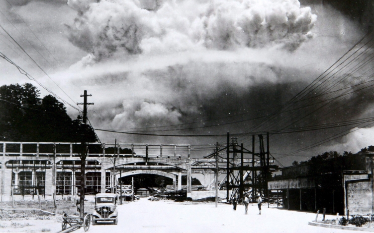 Anniversario: Bomba su Hiroshima: Guida TV  - TV Sorrisi e Canzoni