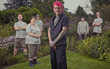 La compagnia dei giardinieri: Guida TV  - TV Sorrisi e Canzoni