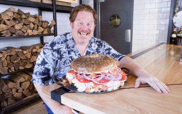 Man v Food con Casey Webb: Guida TV  - TV Sorrisi e Canzoni